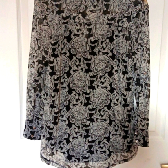 Ladies blouse with attached cami.Excellent Condition.Size L - Picture 5 of 7